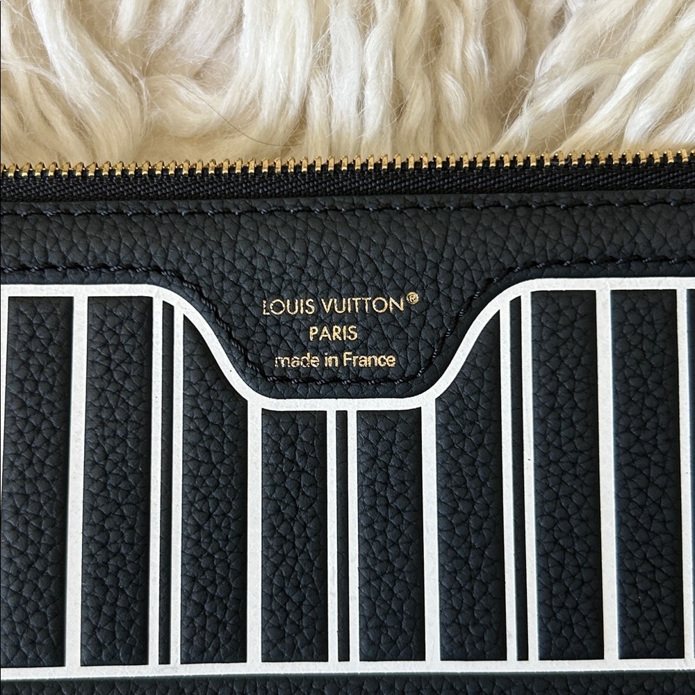 🖤 NEW!  Louis Vuitton Inside Out Pouch/Wristlet - Picture 8 of 8